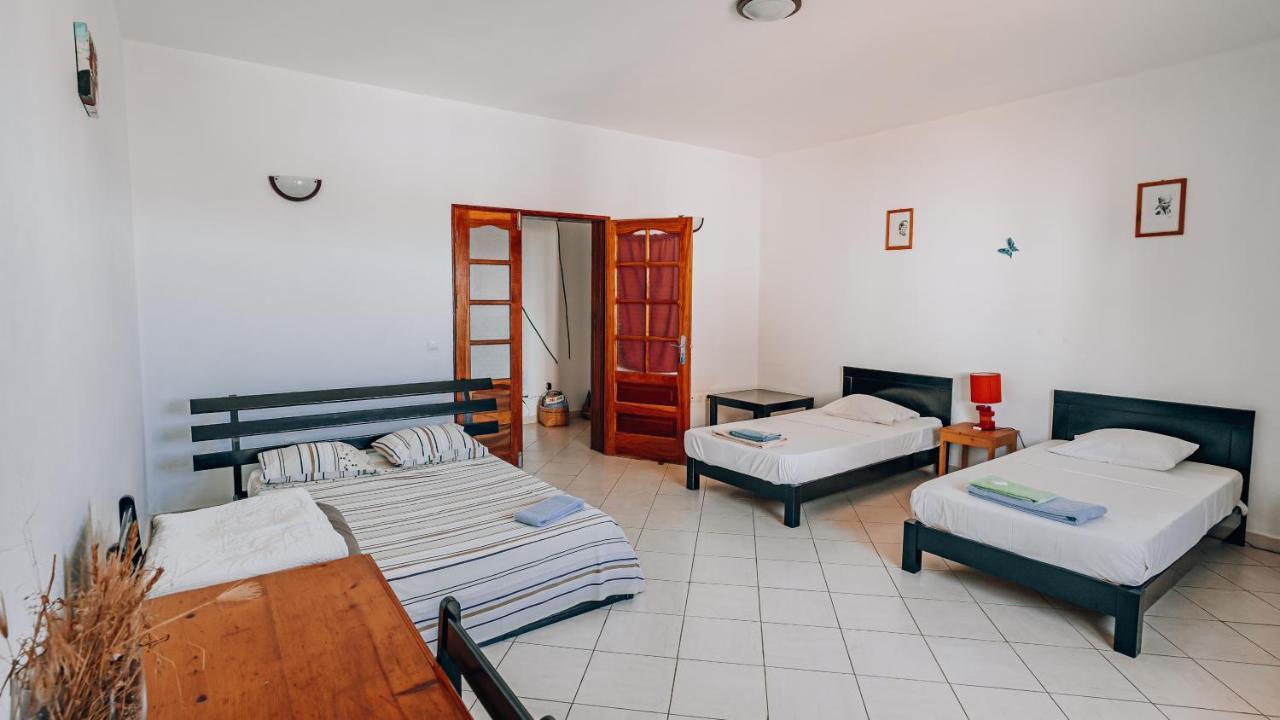 Residencial Trilhas & Montanhas Bed & Breakfast Ponta Do Sol Bagian luar foto