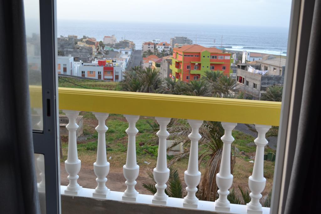 Residencial Trilhas & Montanhas Bed & Breakfast Ponta Do Sol Bagian luar foto